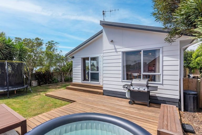 Photo of property in 73 Langdale Avenue, Paraparaumu, 5032