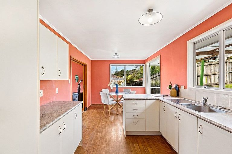 Photo of property in 54 Lemnos Place, Titirangi, Auckland, 0604