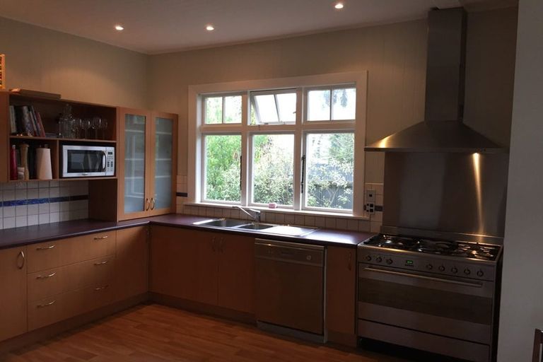 Photo of property in 10 Albert Terrace, Saint Martins, Christchurch, 8022