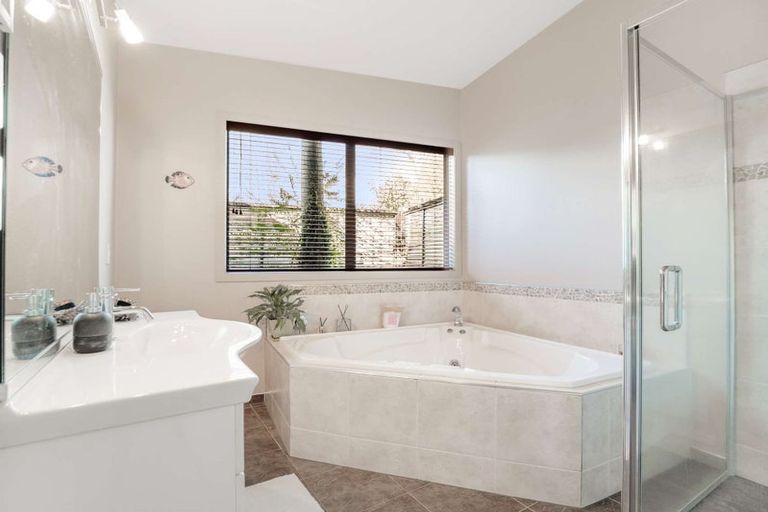 Photo of property in 2 Honeysuckle Lane, Ohauiti, Tauranga, 3112