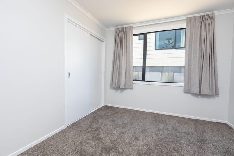 Photo of property in 3 Hillview Crescent, Paparangi, Wellington, 6037