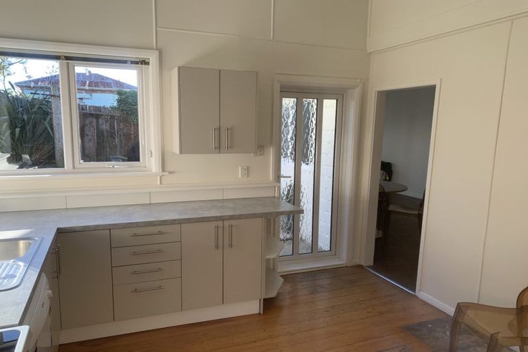 Photo of property in 37 Ara Paiwhenua, Tawa, Wellington, 5028