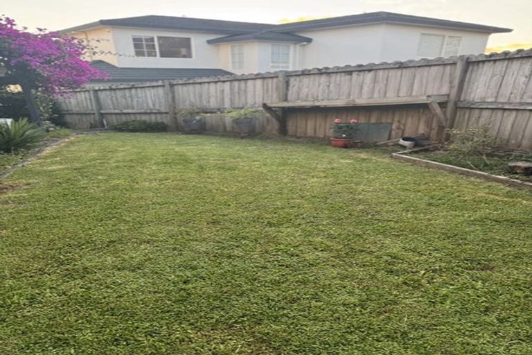 Photo of property in 5a San Luis Place, Golflands, Auckland, 2013
