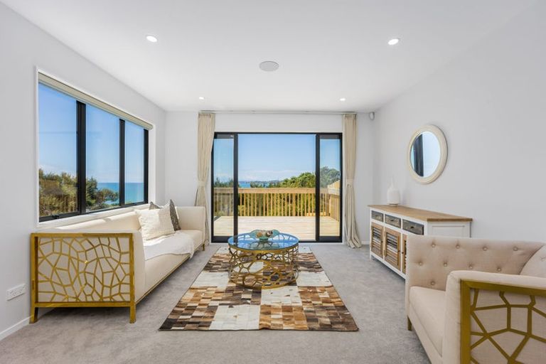 Photo of property in 254a Whangaparaoa Road, Red Beach, 0932