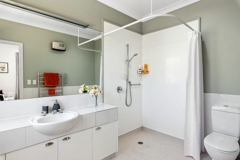 Photo of property in 4 Maple Lane, Waikanae, 5036