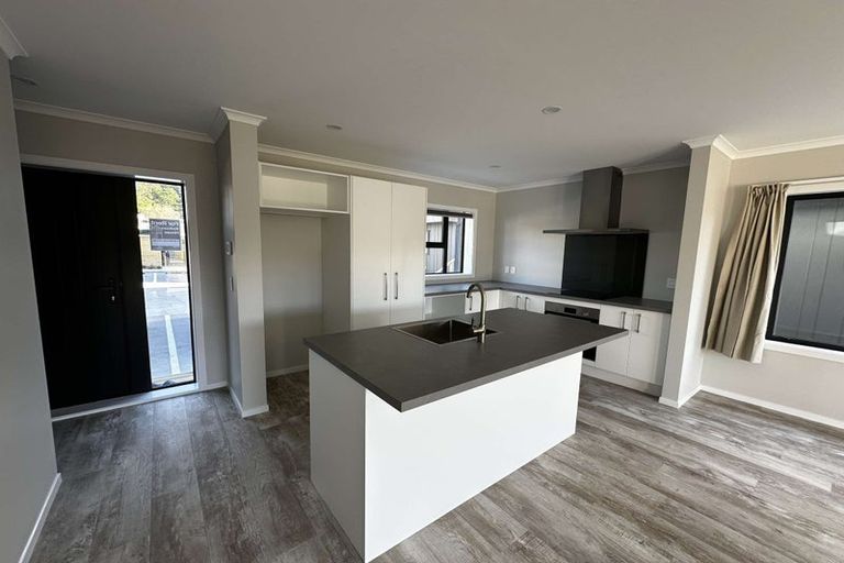 Photo of property in 8/64 Glen Road, Stokes Valley, Lower Hutt, 5019