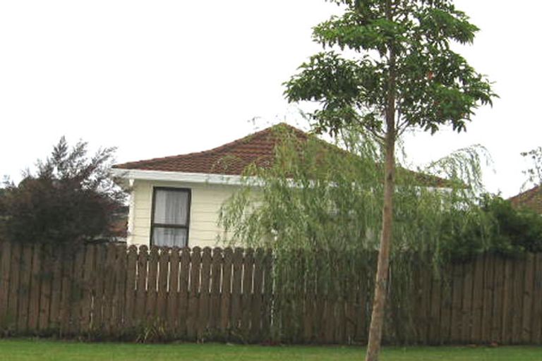 Photo of property in 1/76 Luanda Drive, Ranui, Auckland, 0612