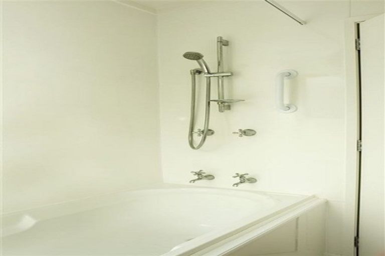 Photo of property in 19 Benita Place, Sunnyvale, Auckland, 0612