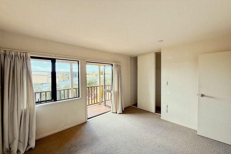 Photo of property in 3/7 Pannill Place, Oteha, Auckland, 0632