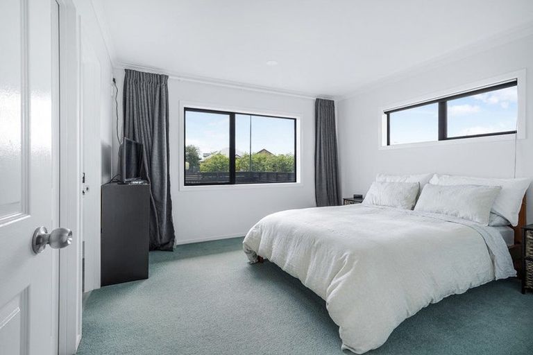 Photo of property in 1 Harrogate Place, Grandview Heights, Hamilton, 3200