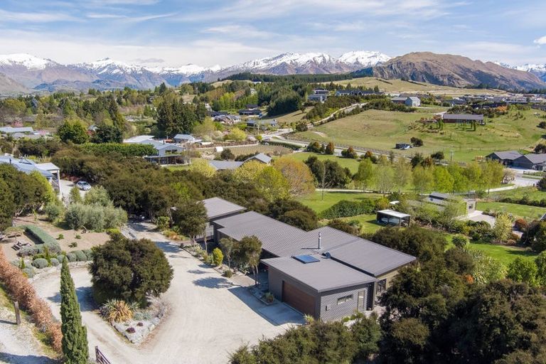 Photo of property in 16 Hidden Hills Drive, Wanaka, 9305