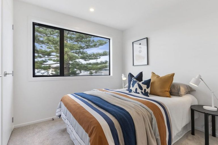 Photo of property in 27b Dawnhaven Drive, Te Atatu Peninsula, Auckland, 0610