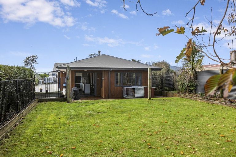 Photo of property in 15a Carthew Street, Okato, 4335