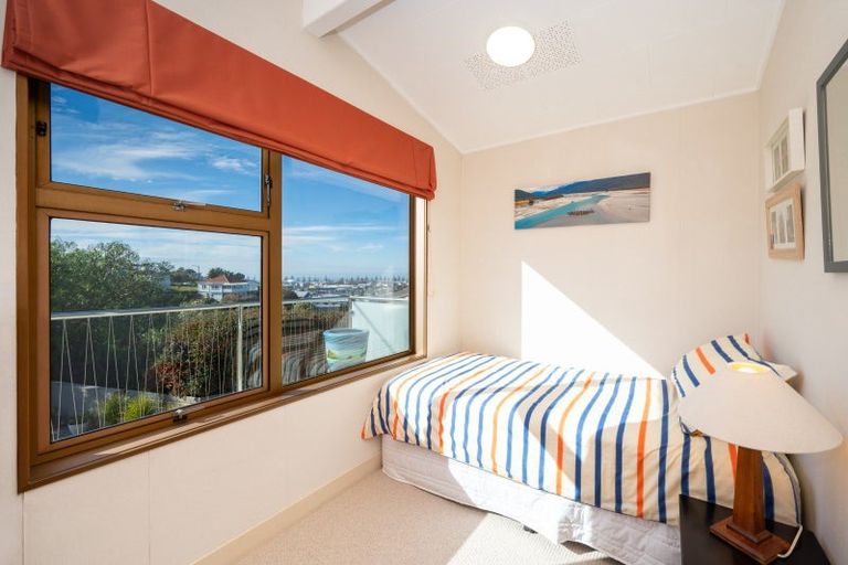 Photo of property in 33 Enfield Road, Hospital Hill, Napier, 4110