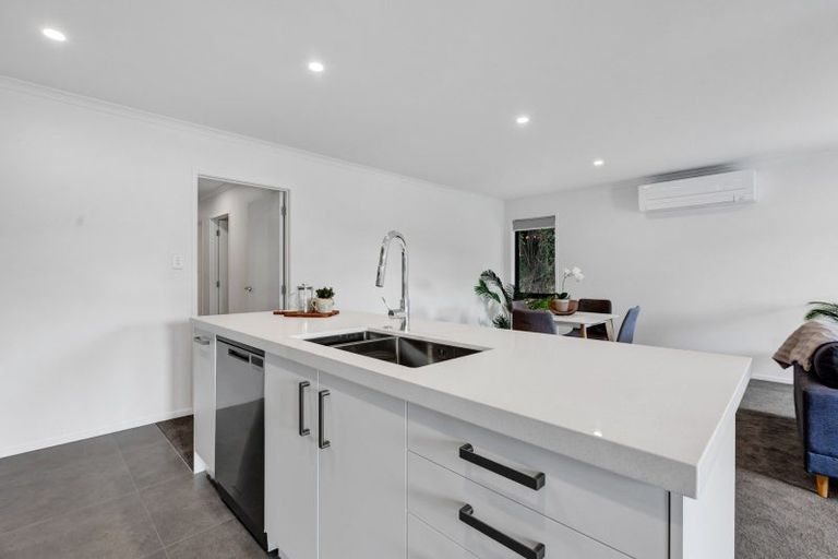 Photo of property in 10a Winstone Place, Highlands Park, New Plymouth, 4312