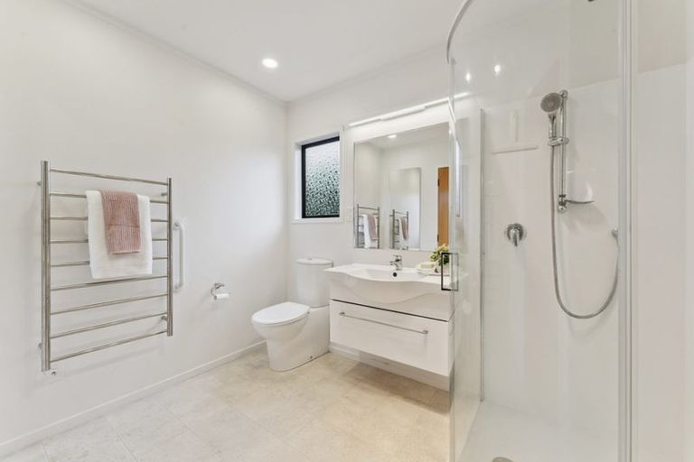 Photo of property in 1/2 Kowhai Road, Campbells Bay, Auckland, 0630