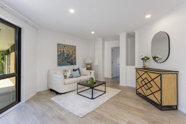 Photo of property in 33 Admirals Court Drive, Greenhithe, Auckland, 0632