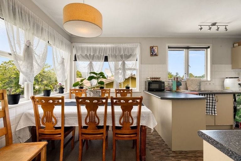 Photo of property in 31 Mckenzie Road, Mangere Bridge, Auckland, 2022