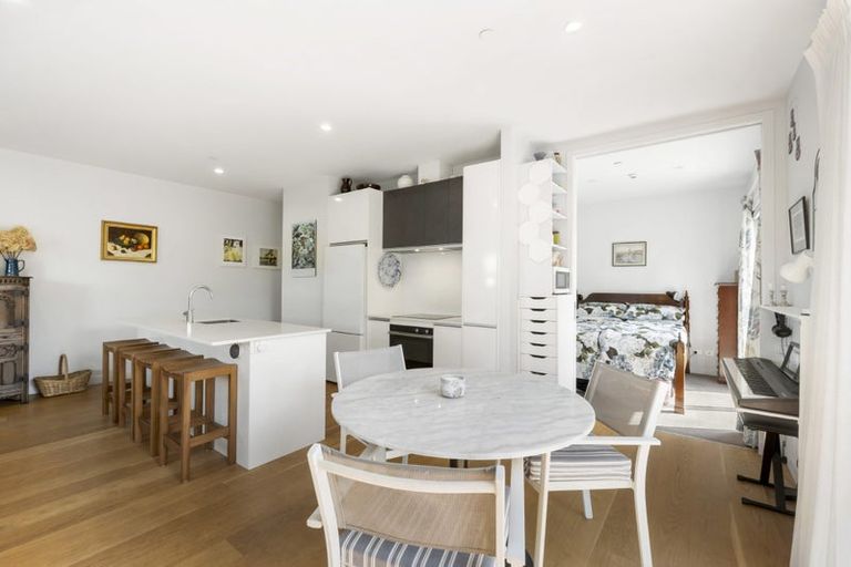 Photo of property in Frank Sargeson Apts, 4/80g Anzac Street, Takapuna, Auckland, 0622