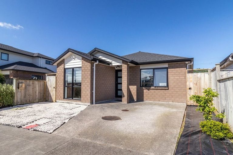 Photo of property in 17 Sapwood Crescent, Takanini, 2110