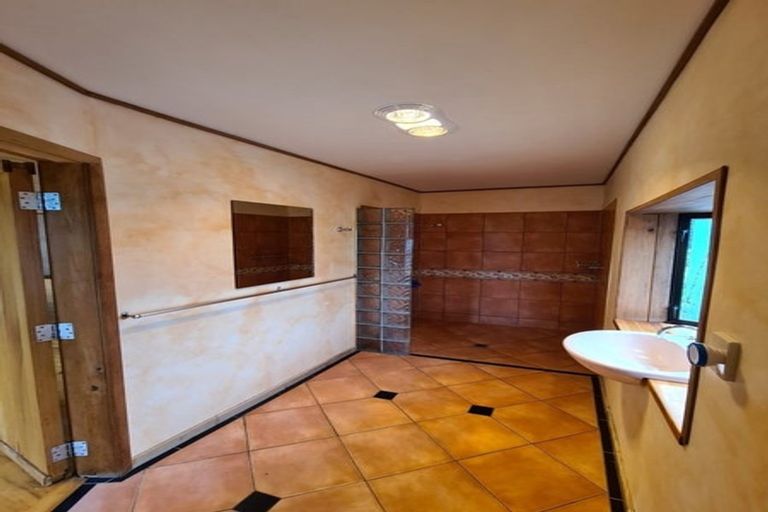 Photo of property in 9 Lindaver Grove, Merrilands, New Plymouth, 4312