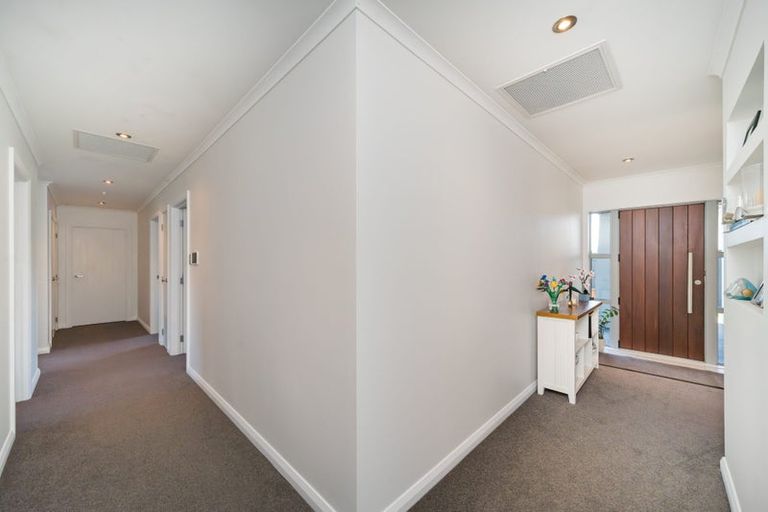 Photo of property in 26 Chestnut Close, Kelvin Grove, Palmerston North, 4414