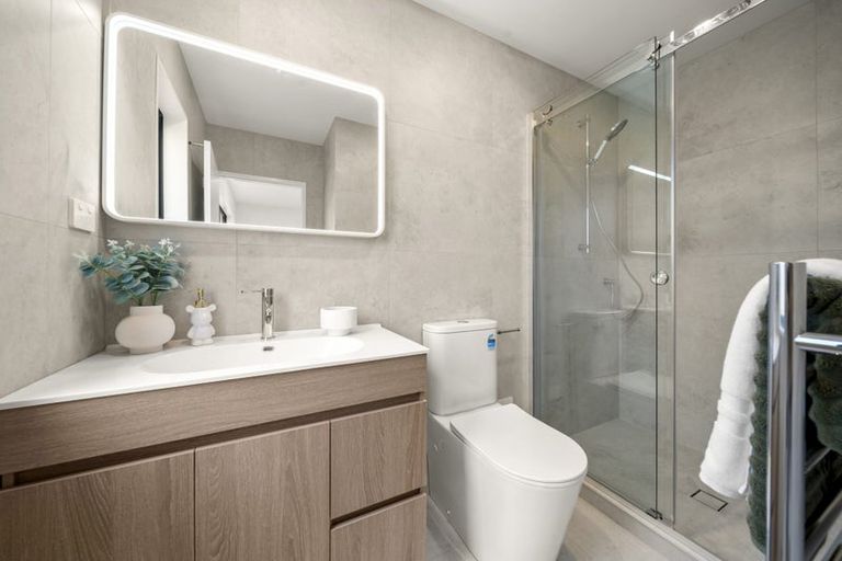 Photo of property in 13 Rengarenga Rise, Fairview Heights, Auckland, 0632