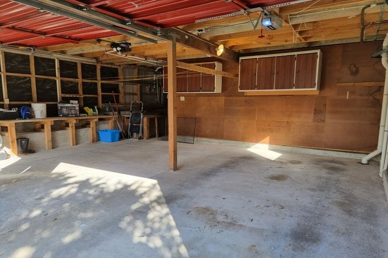 Photo of property in 27 Viewmont Drive, Harbour View, Lower Hutt, 5010