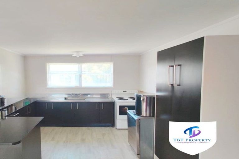 Photo of property in 18 Lipton Grove, Opaheke, Papakura, 2113