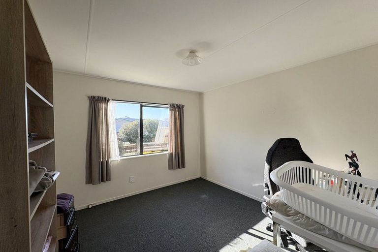 Photo of property in 28 Hookway Grove, Paraparaumu, 5032