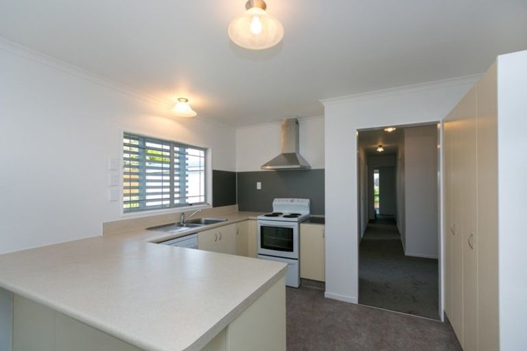 Photo of property in 16 Saint Ives Grove, Whalers Gate, New Plymouth, 4310