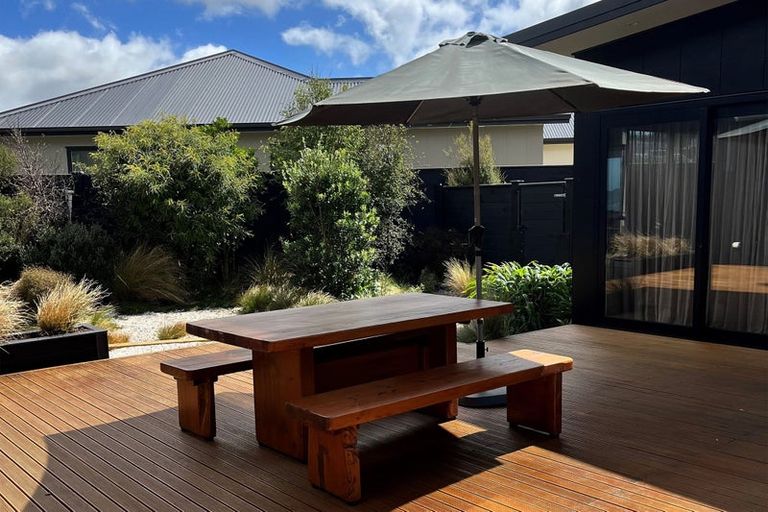 Photo of property in 17 Promontory Crescent, Newlands, Wellington, 6037