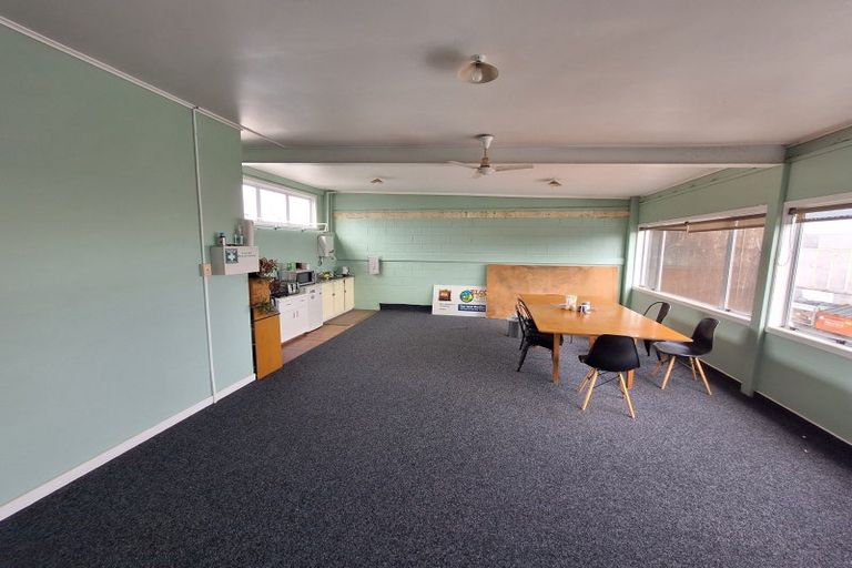Photo of property in 305 Devon Street West, New Plymouth, 4310