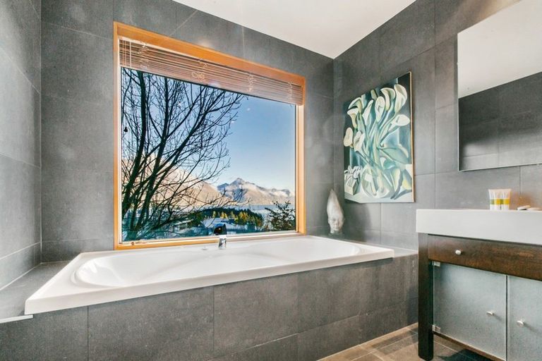 Photo of property in 15 Kent Street, Queenstown, 9300