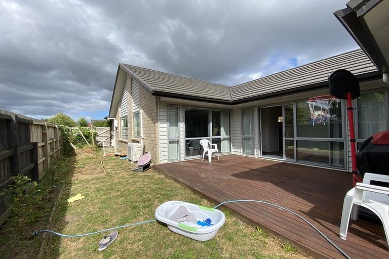Photo of property in 18 Whekau Drive, Takanini, 2112