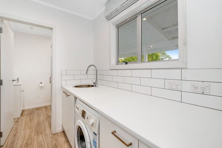 Photo of property in 50 Awaroa Road, Helensville, 0800