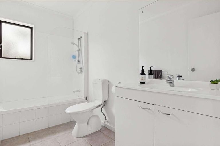 Photo of property in 70b Kayes Road, Pukekohe, 2120