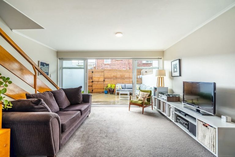 Photo of property in 3/72 Sylvan Avenue, Northcote, Auckland, 0627
