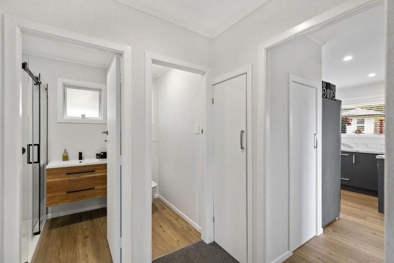 Photo of property in 19 Battersea Place, Roslyn, Palmerston North, 4414