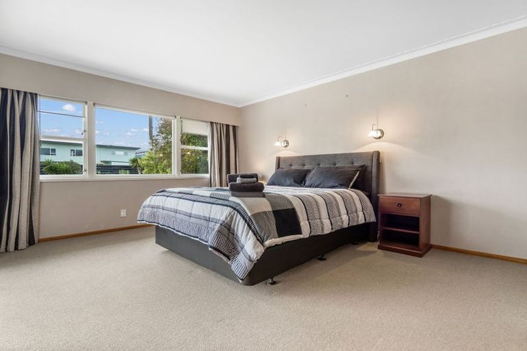 Photo of property in 12 Racecourse Road, Waiuku, 2123