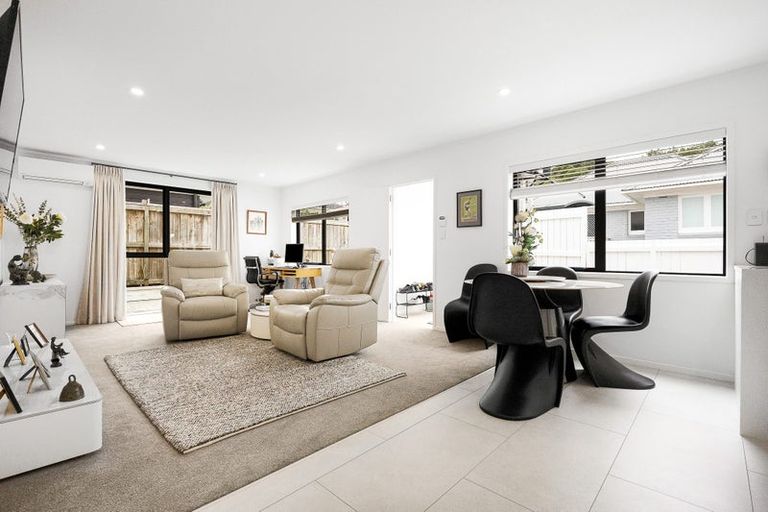 Photo of property in 2/58 Hillcrest Avenue, Hillcrest, Auckland, 0627