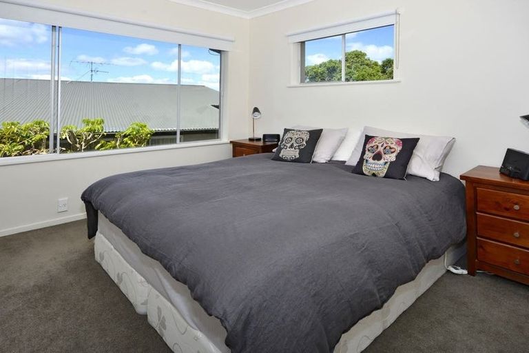 Photo of property in 20 Geoffrey Road, Torbay, Auckland, 0630