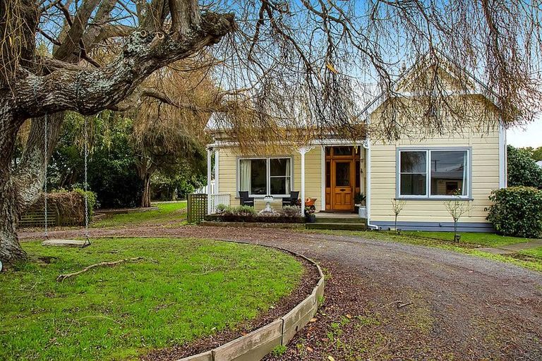 Photo of property in 61 Turuturu Road, Hawera, 4610