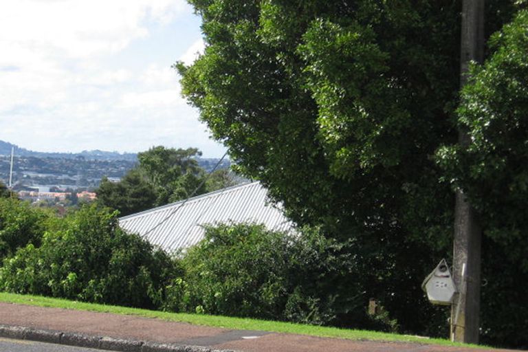 Photo of property in 70 Pleasant Road, Glen Eden, Auckland, 0602