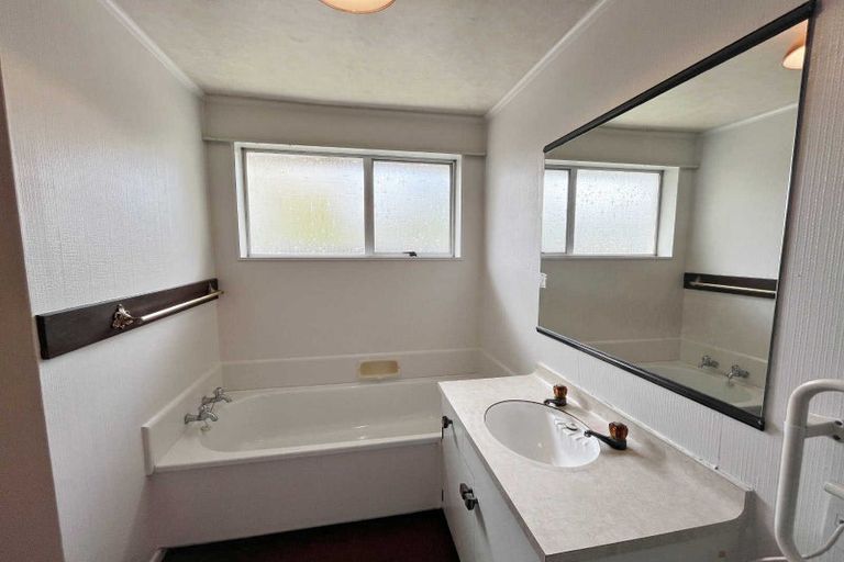 Photo of property in 51 Woodbury Street, Russley, Christchurch, 8042