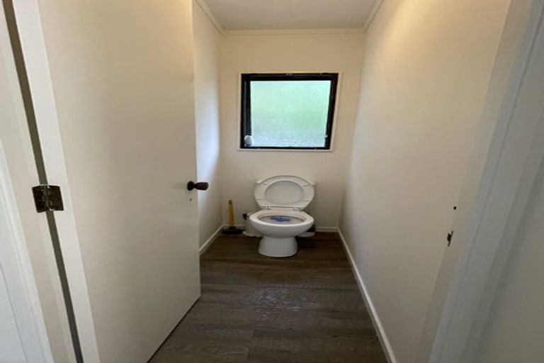 Photo of property in 2/21 Walnut Lane, Browns Bay, Auckland, 0630