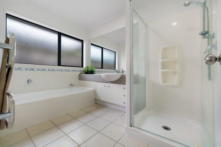 Photo of property in 82 Hillwell Drive, Henderson, Auckland, 0612