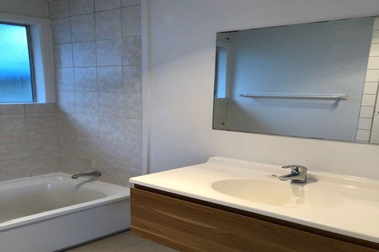 Photo of property in 42 Pisces Road, Glen Eden, Auckland, 0602