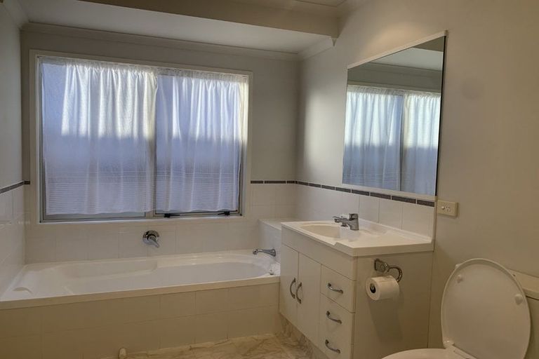 Photo of property in 2 Kinloch Drive, Bethlehem, Tauranga, 3110