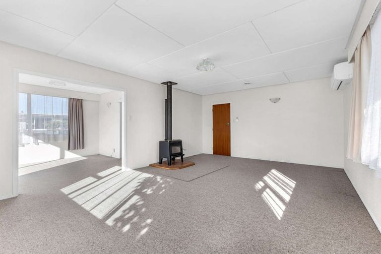 Photo of property in 39 Nevada Drive, Merrilands, New Plymouth, 4312